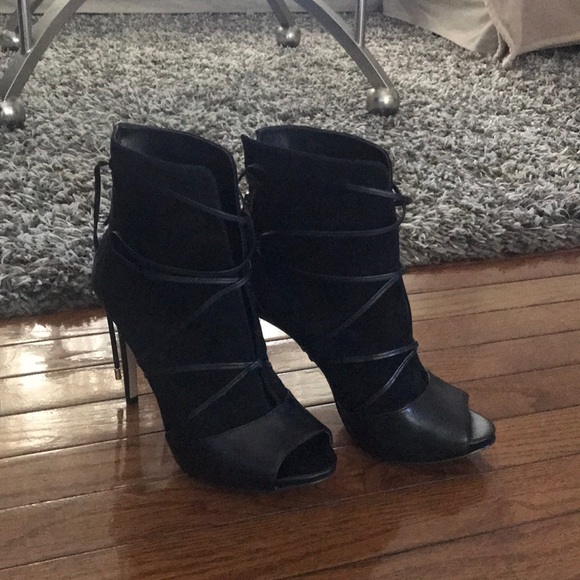 Guess - Picture 2 of 2